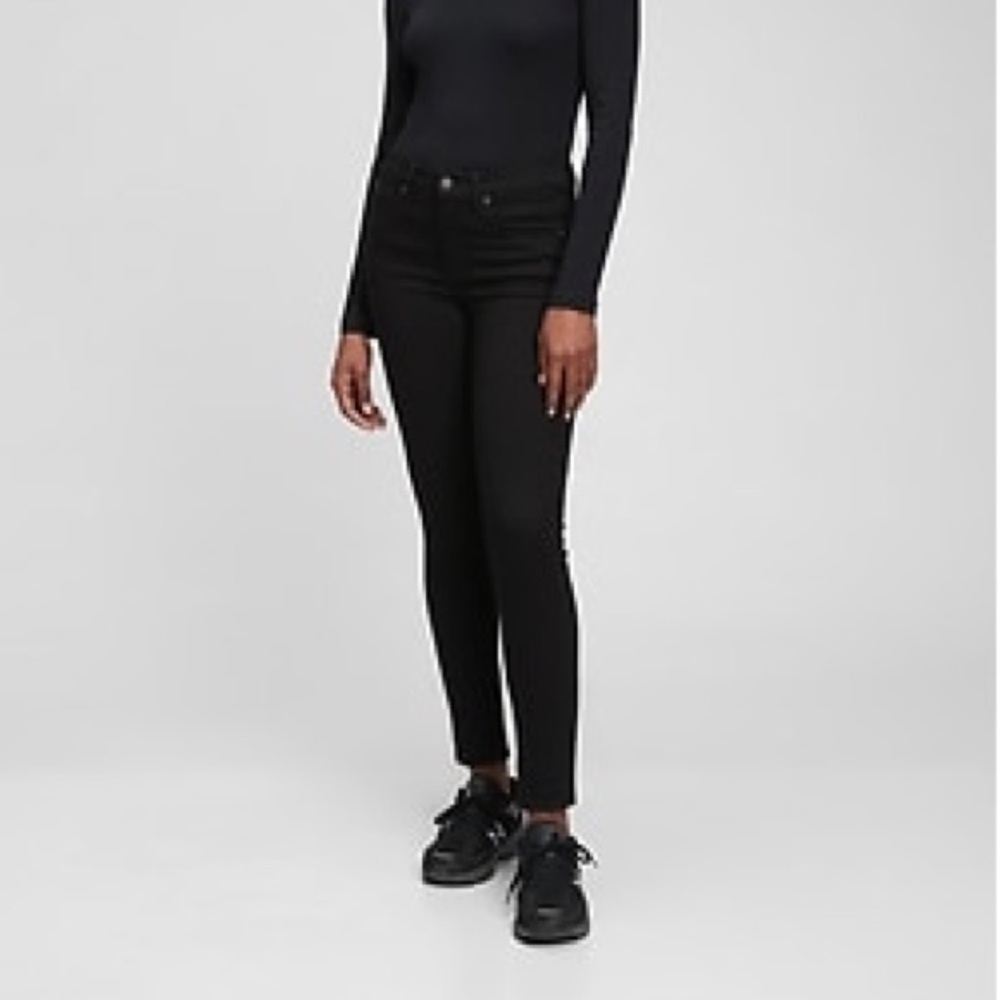 GAP black skinny jeans, size 28